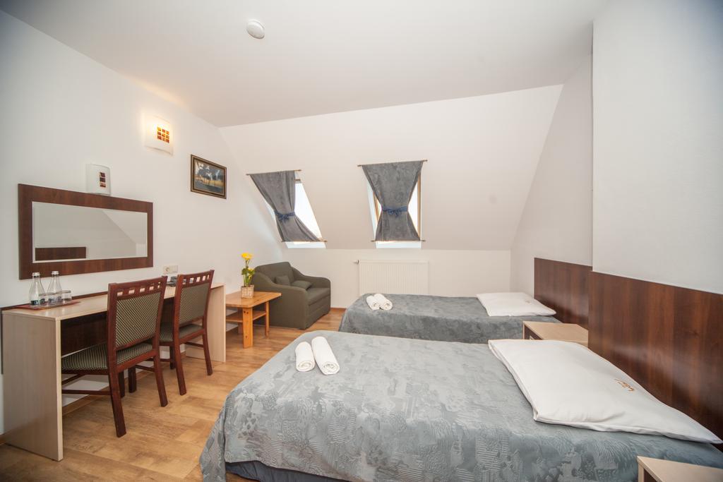 Hotel Ada Wiekszyce Kültér fotó