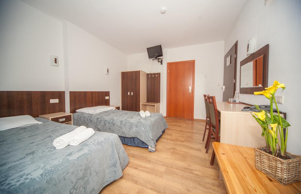 Hotel Ada Wiekszyce Kültér fotó